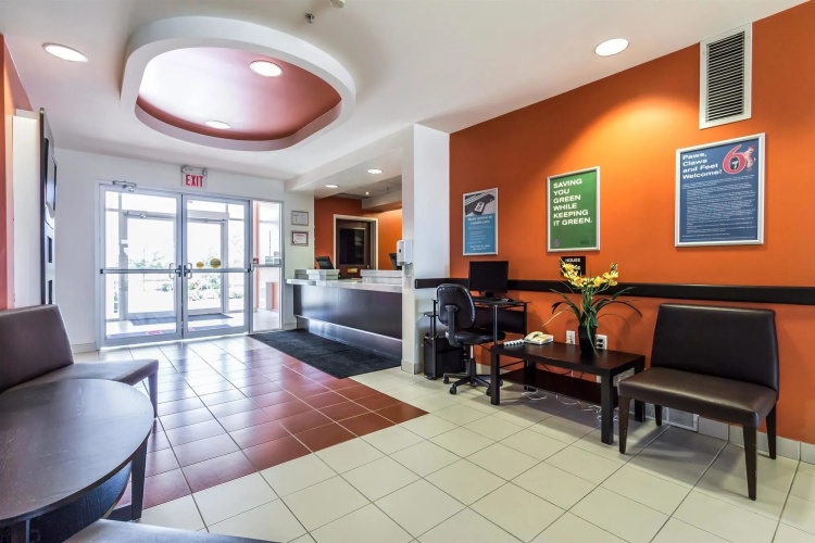 Motel 6 Kingston, ON