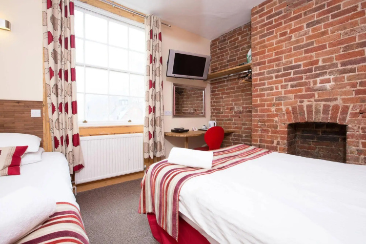 Cecil House Hotel