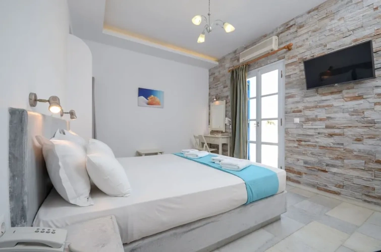 Standard Triple room with balcony