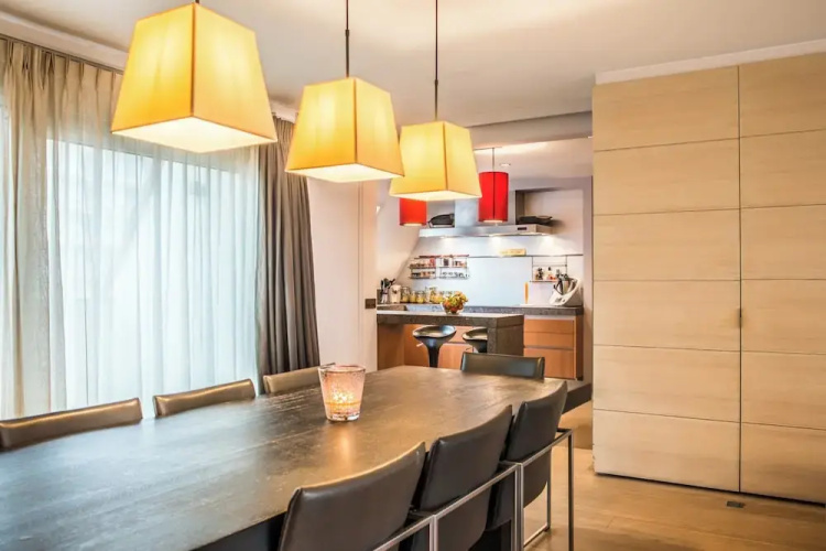 Spacious Seaside Apartment