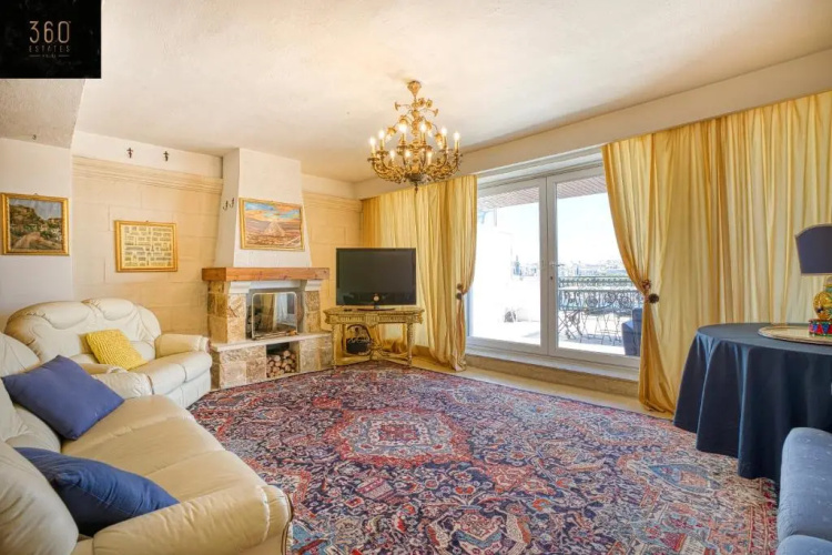Beautiful, Seafront high end APT in PRIME Location by 360 Estates