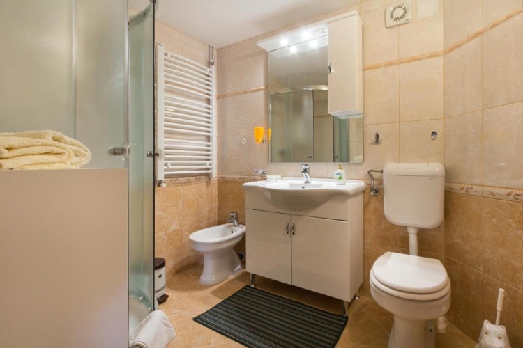 1 Bedroom Apartment with garden view