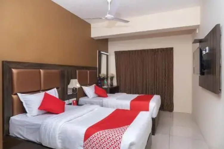 V Grand By OYO Rooms