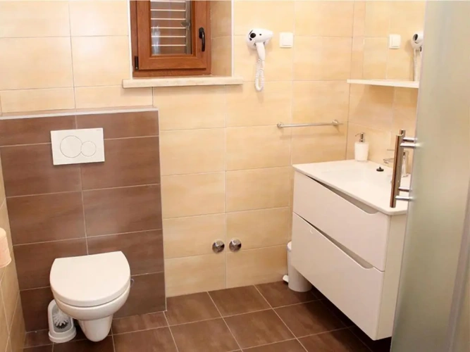 2 Bedrooms Cottage