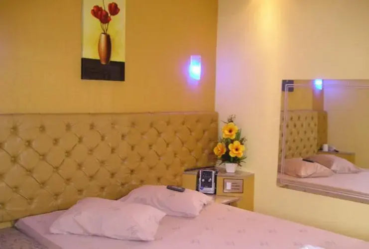 Motel Red Love
