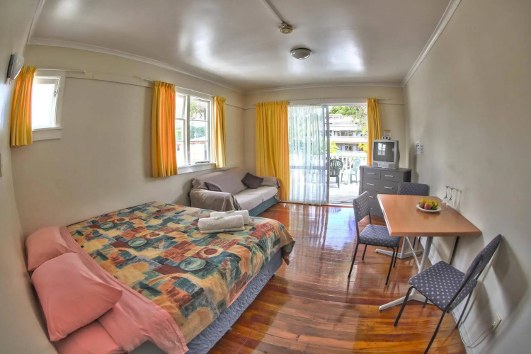 Centabay Lodge - Hostel