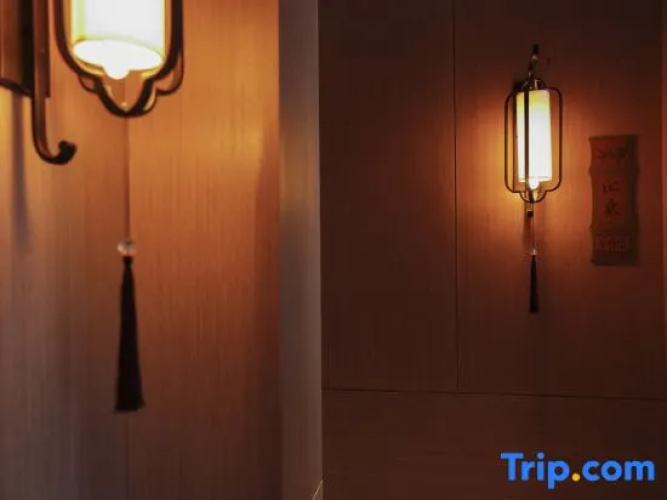Ziyue Minghu Hotel