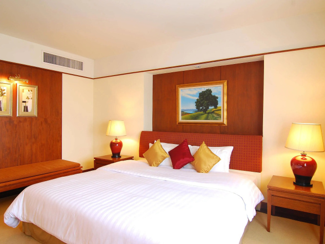 Pantip Suites
