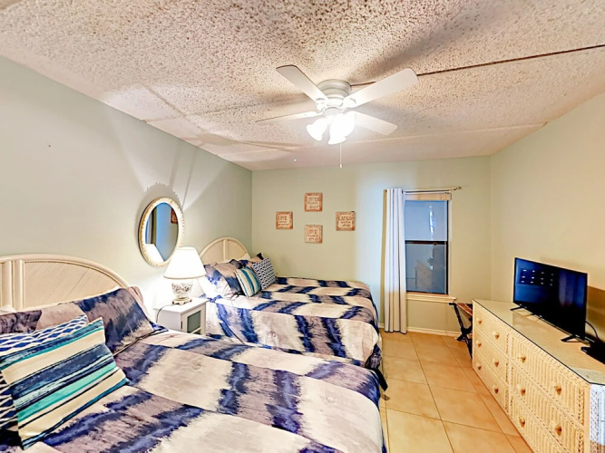 5570 Gulf Blvd Condo Unit 203 - 2 Br condo by RedAwning
