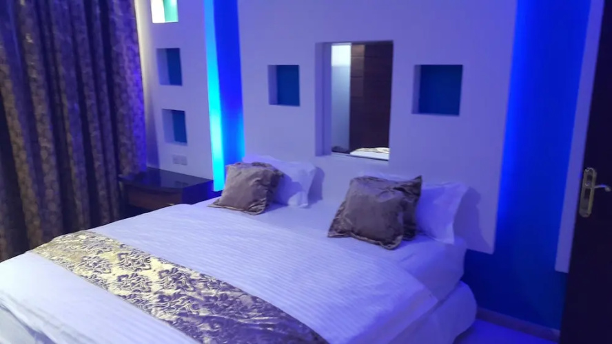 Bustan 1
