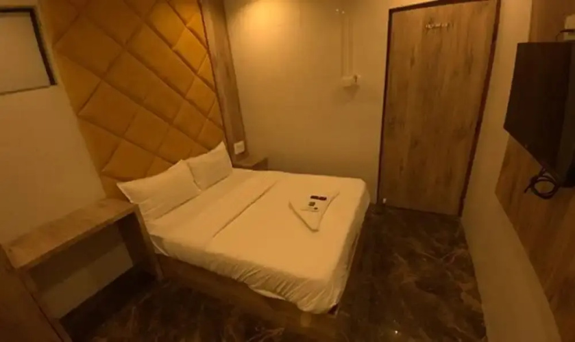 Fabhotel Platinum Inn