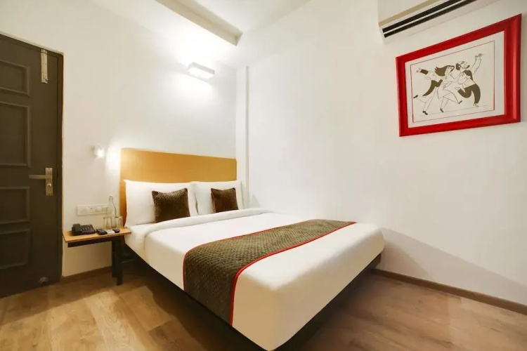 OYO Townhouse 230 Old Gurgaon Sector 14