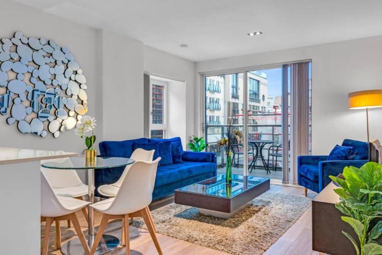 2 Bedrooms Apartment
