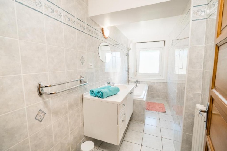 3 Bedrooms Cottage