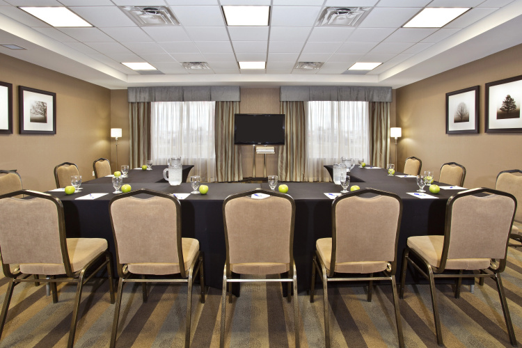 Holiday Inn Express & Suites Kingston Central photo 21
