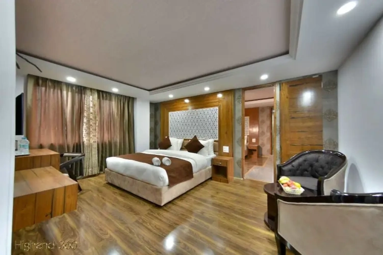 Standard Family room with mountain view