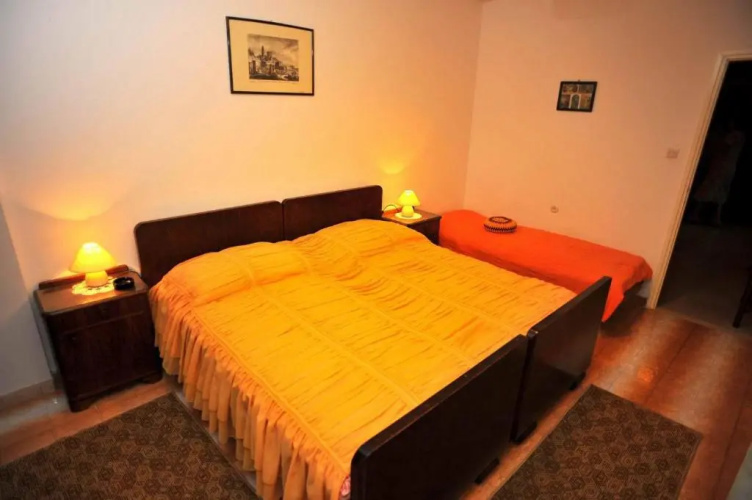 Apartments Piv - 10 m from beach