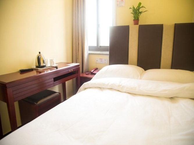 Standard Double room with street view
