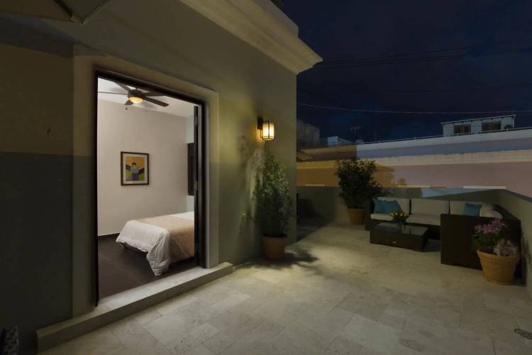 Decanter Hotel