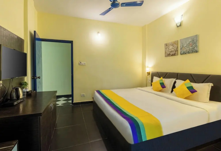 Blue Door Hotel Morjim