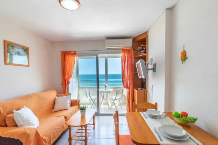 13-02 Bonito estudio con vistas al mar