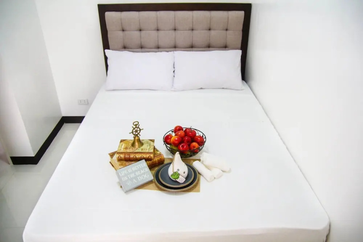 V and G Suites Limay