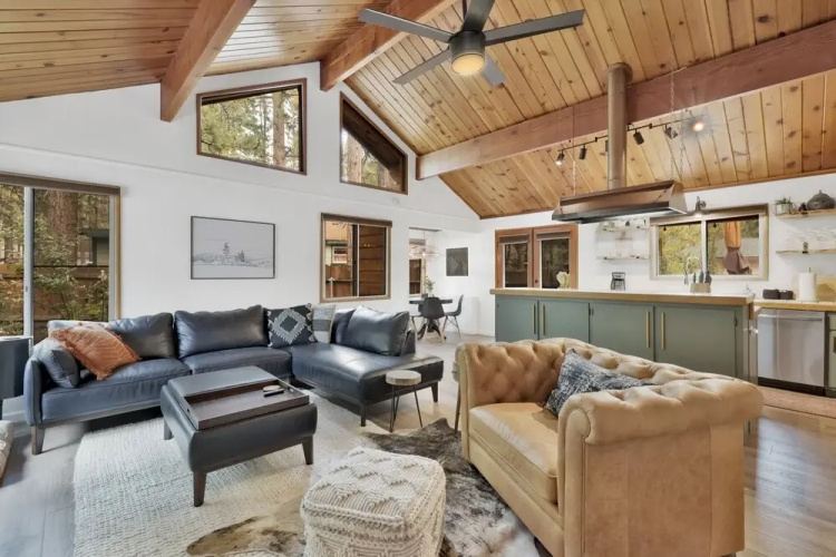2165-the Lost Compass 3 Bedroom Home by RedAwning