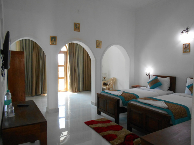Hotel Isabel Palace