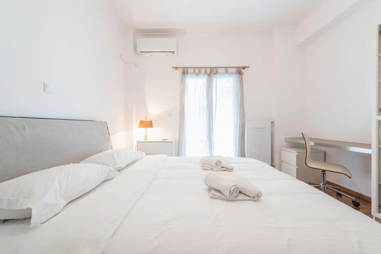 Fresh and Clean apt for 6 in Koukaki