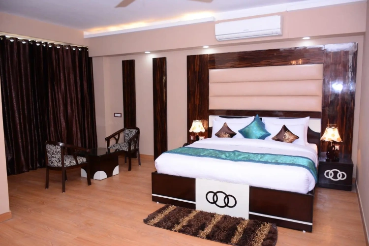 1 Bedroom Deluxe Double room with city view