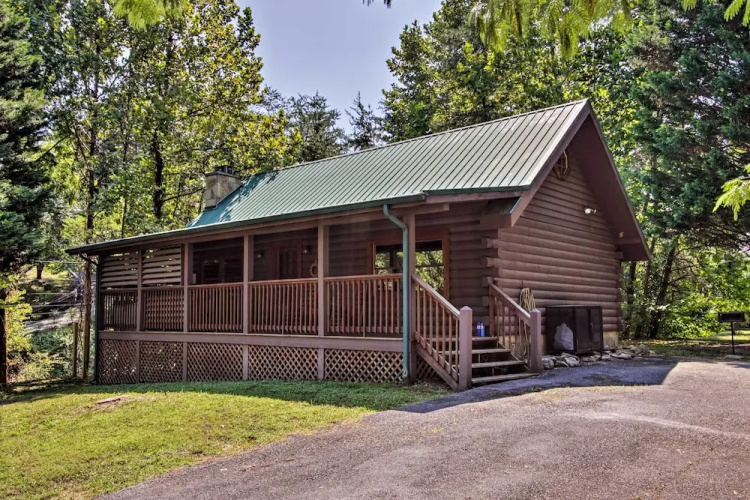 Charming Pigeon Forge Cabin w/ Private Hot Tub!