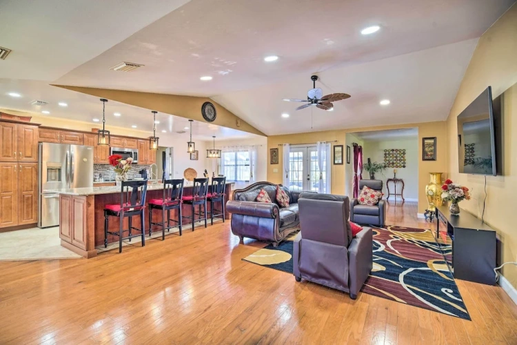 4 Bedrooms Cottage