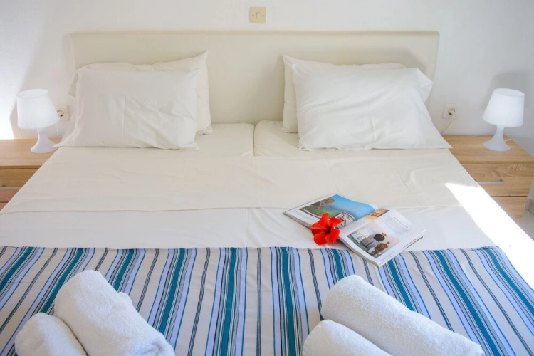 Hiona Apartments