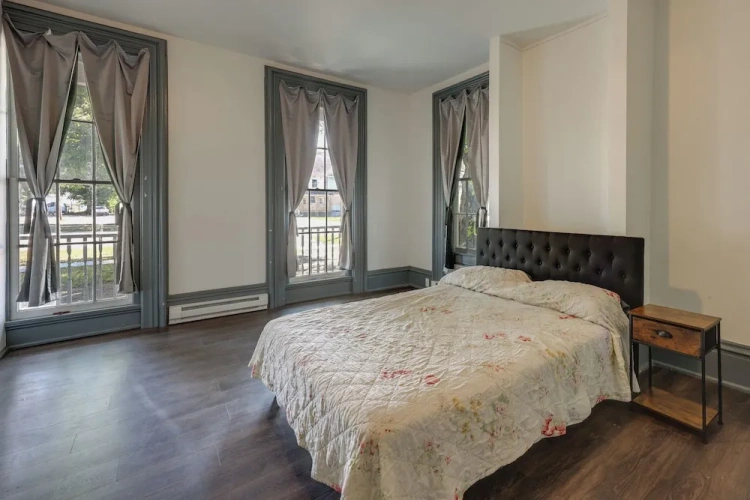 2 Bedrooms Apartment