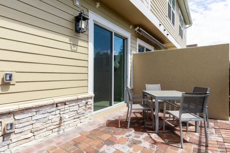 4 BR 4 BA | Full Kitchen
