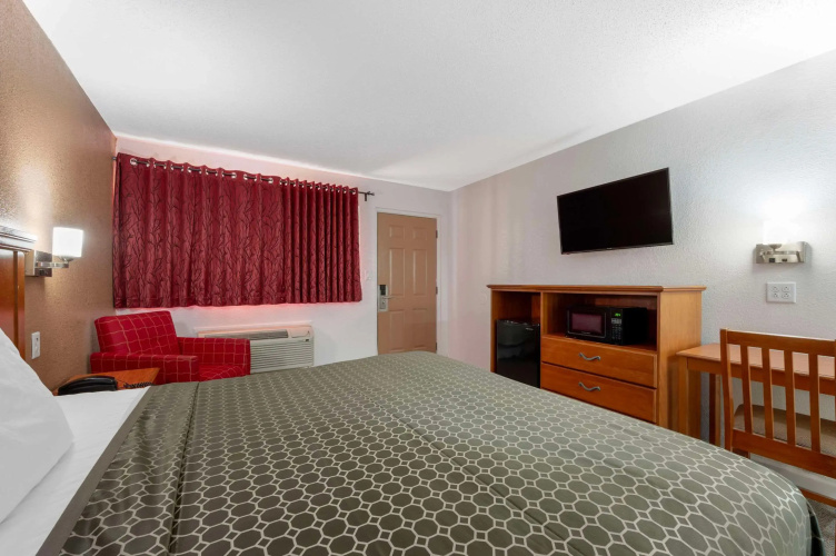 Rodeway Inn Terre Haute near University