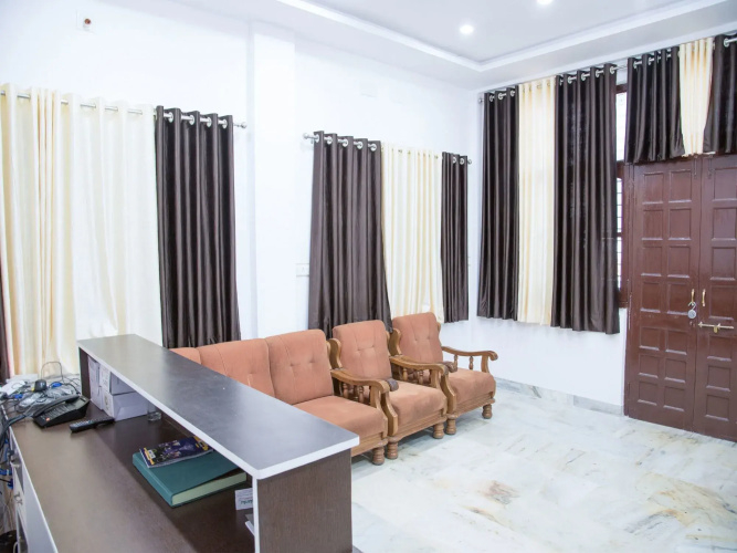 Hotel Royal T By OYO Rooms