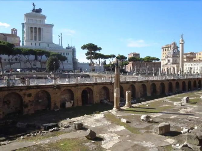 Il Grillo Ai Fori Romani