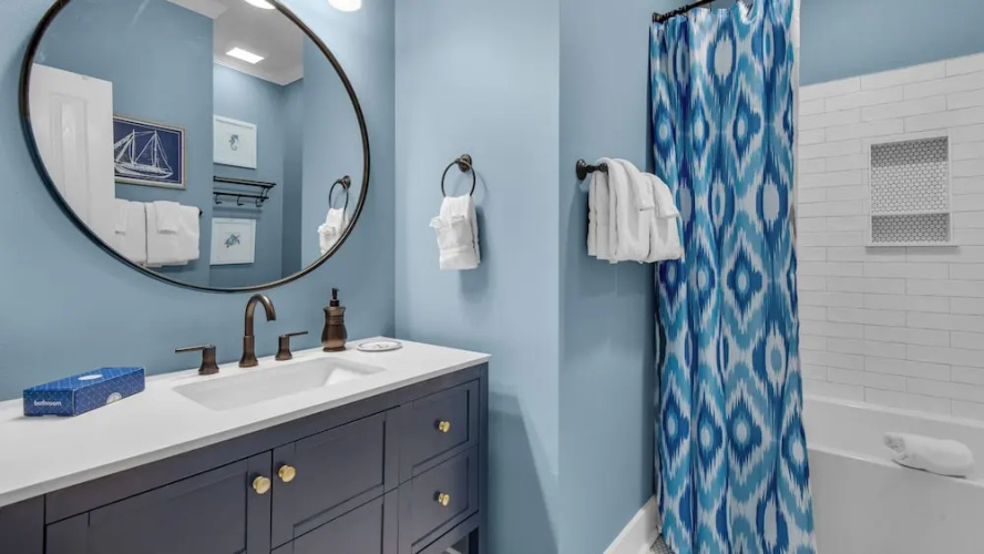 Spacious 3br, Dreamy Backyard, 2 Pools, 6-min Stroll to Beach