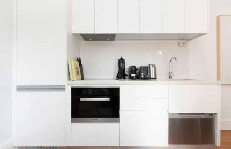 Chic Studio With Patio 20 min From CBD