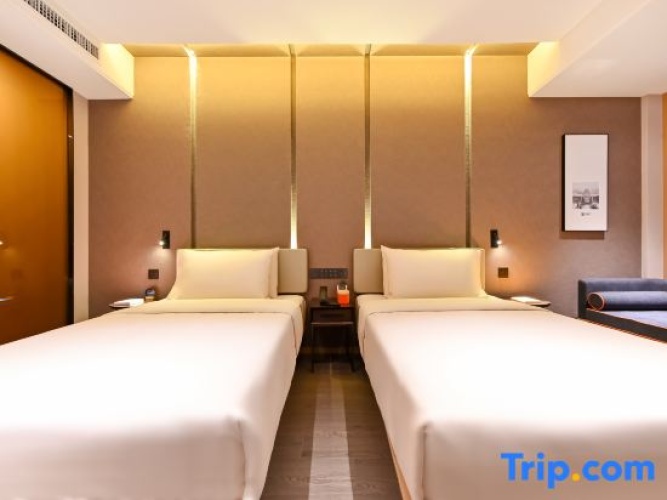 Executive Double room with street view