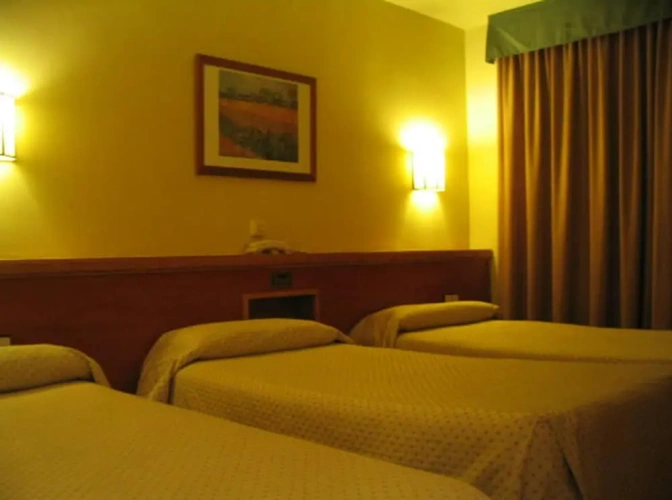 Standard Triple room