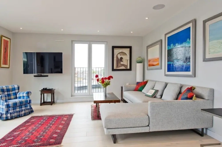 2 Bedrooms Apartment