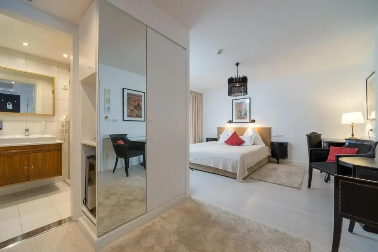 Standard Triple room with view