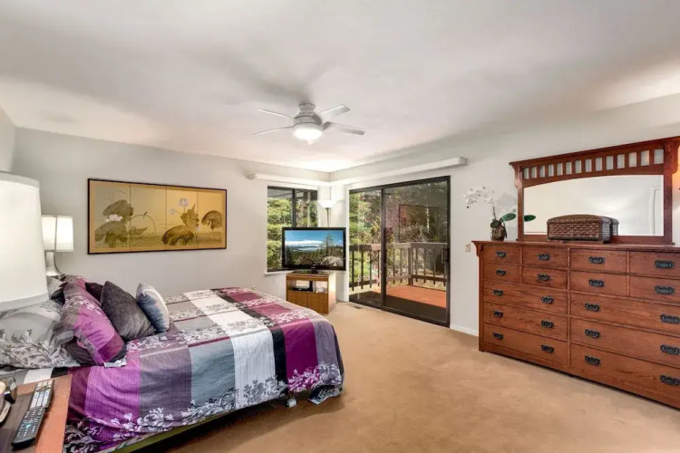 Spacious Riverfront 3 Bedroom Home