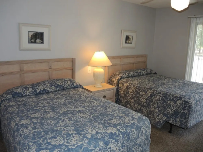 1005m 1 Bedroom Condo by RedAwning