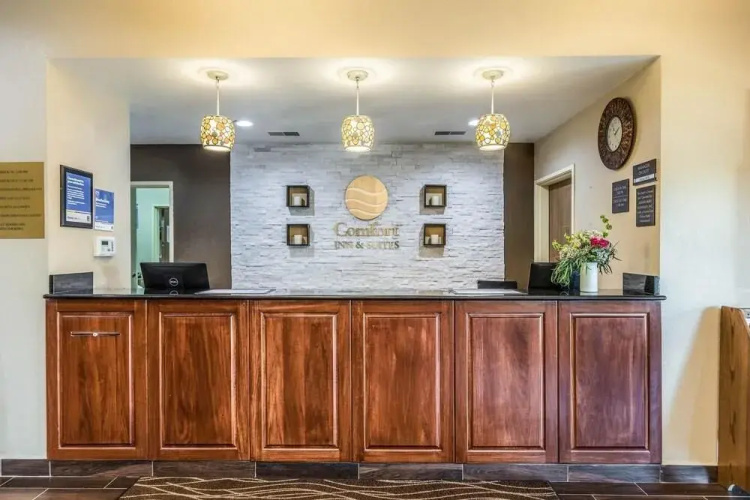 Comfort Inn & Suites