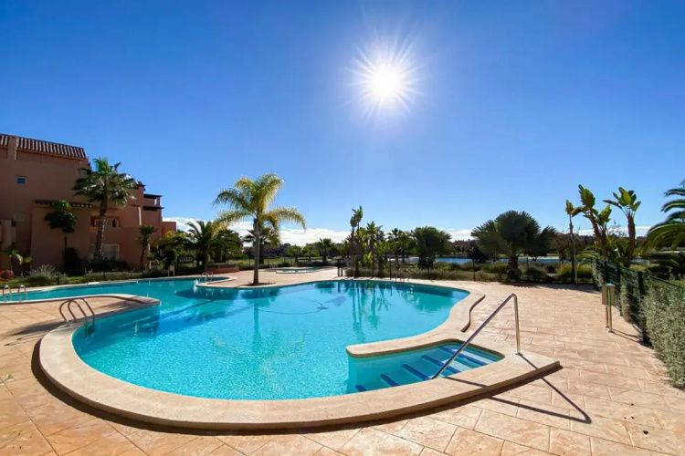Luxury South Facing Groundfloor Apt