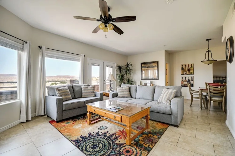 2 Bedrooms Apartment