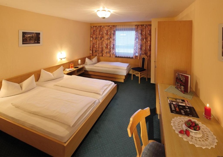 Standard Triple room